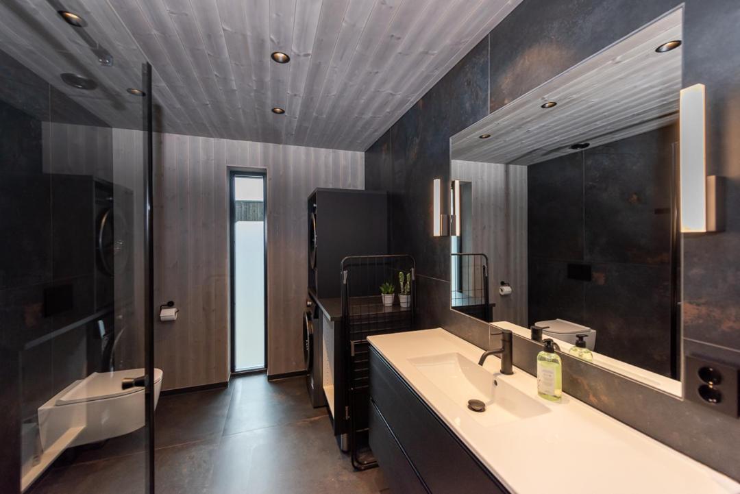 Hoda Cabin - Luxury Lodge With Jacuzzi And Sauna Lyngvaeret Exterior photo